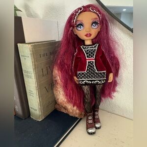 Rainbow High‎ fashion doll – burgundy hair, velvet set & buckle boots